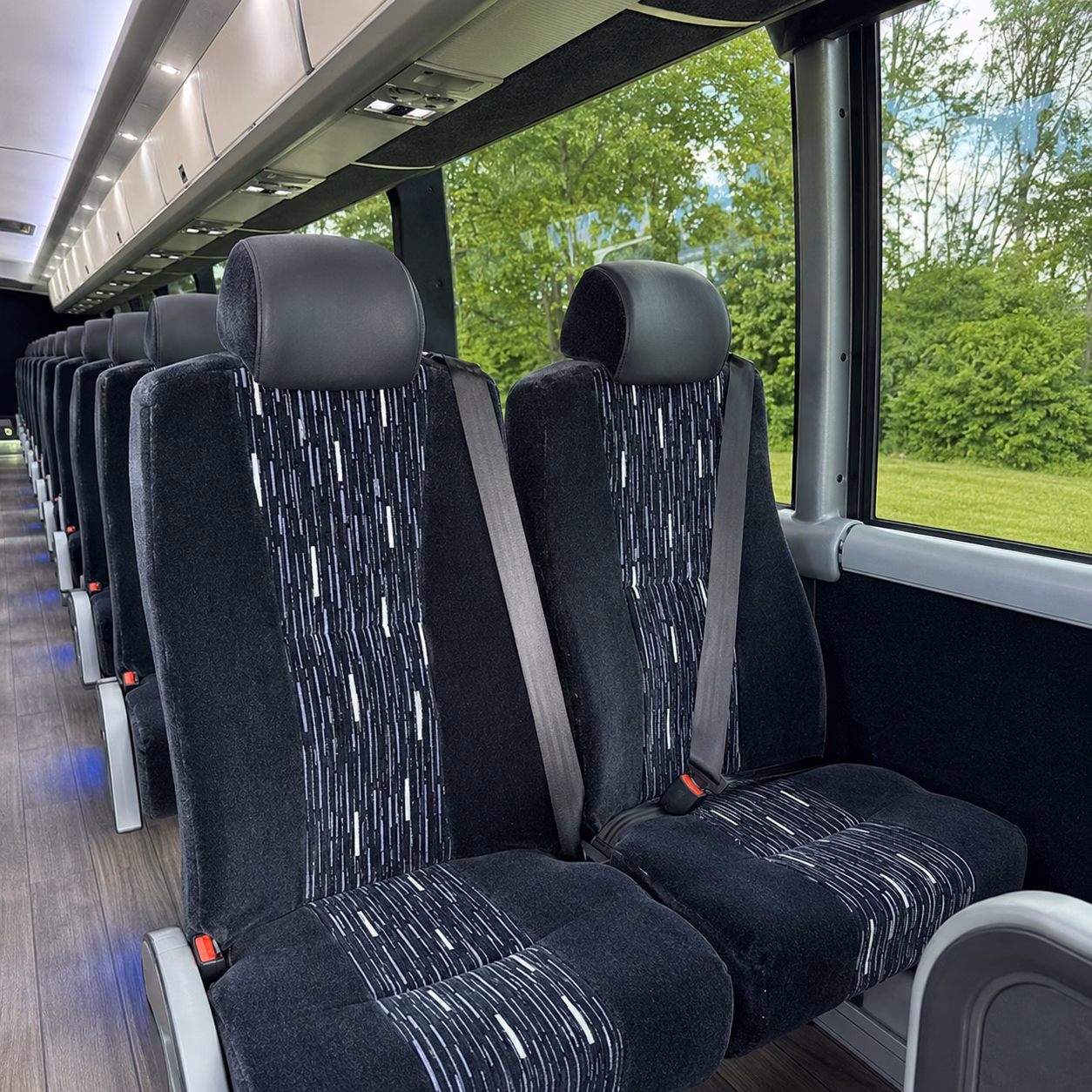 everett charter bus rentals for airport transfers