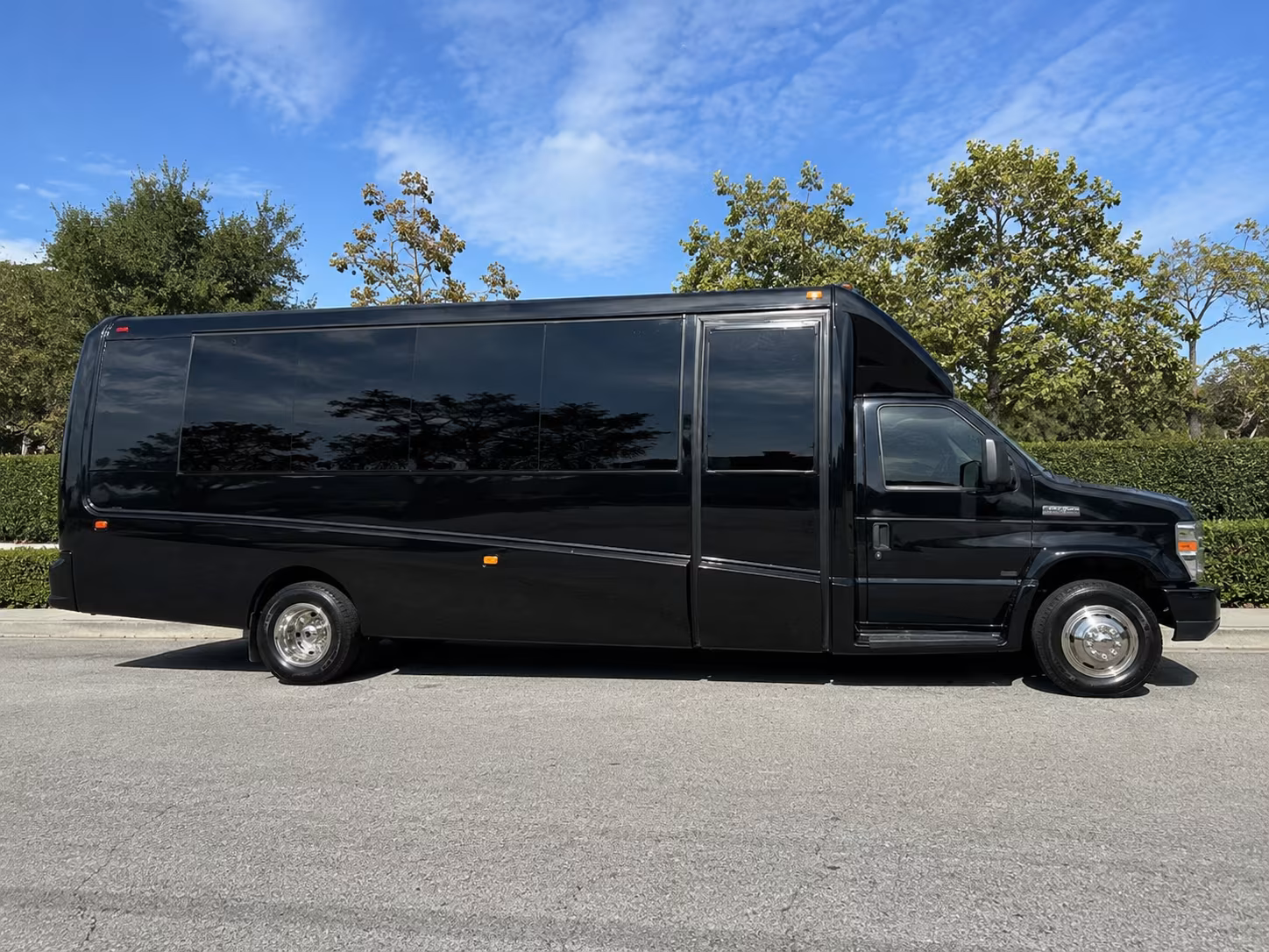 make your somerville wedding day stress free with the right shuttle bus