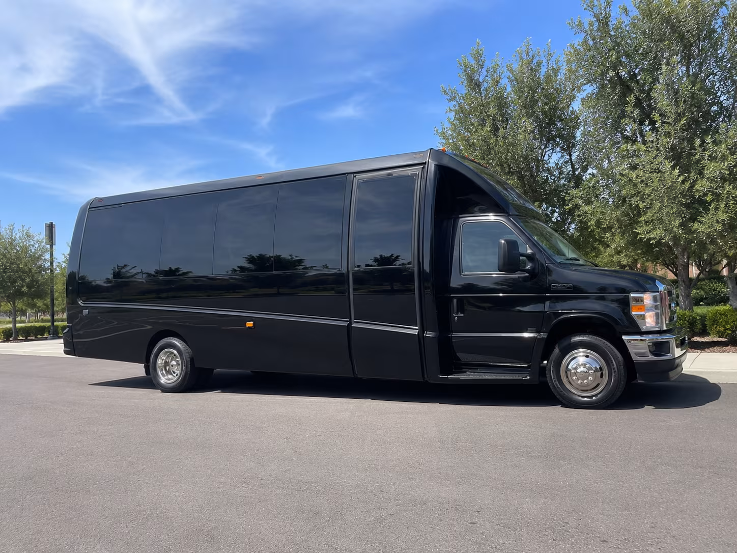 somervillecharterbuscompany com connects you to the right bus for north shore and south shore wine day trips